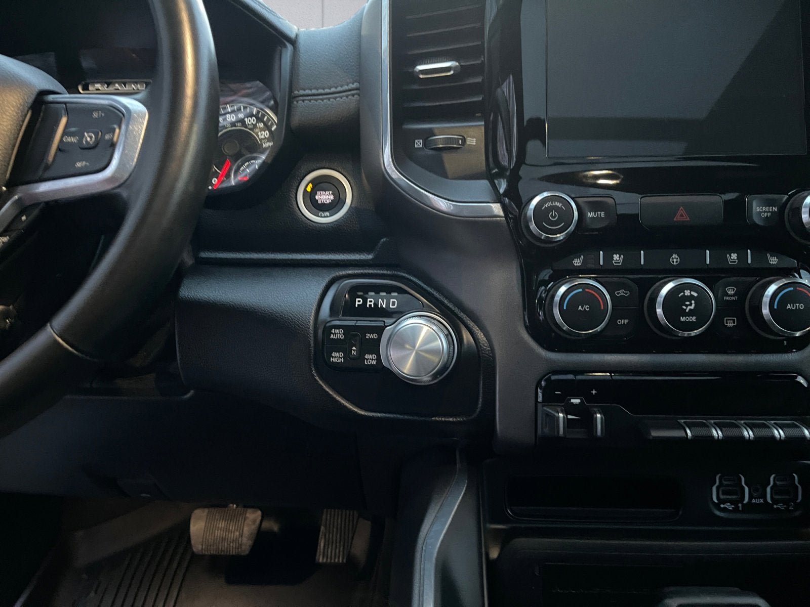 2021 RAM 1500 Laramie Crew Cab 4x4 5'7" Box