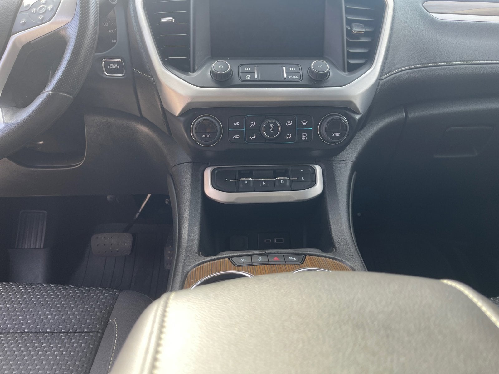 2023 GMC Acadia SLE