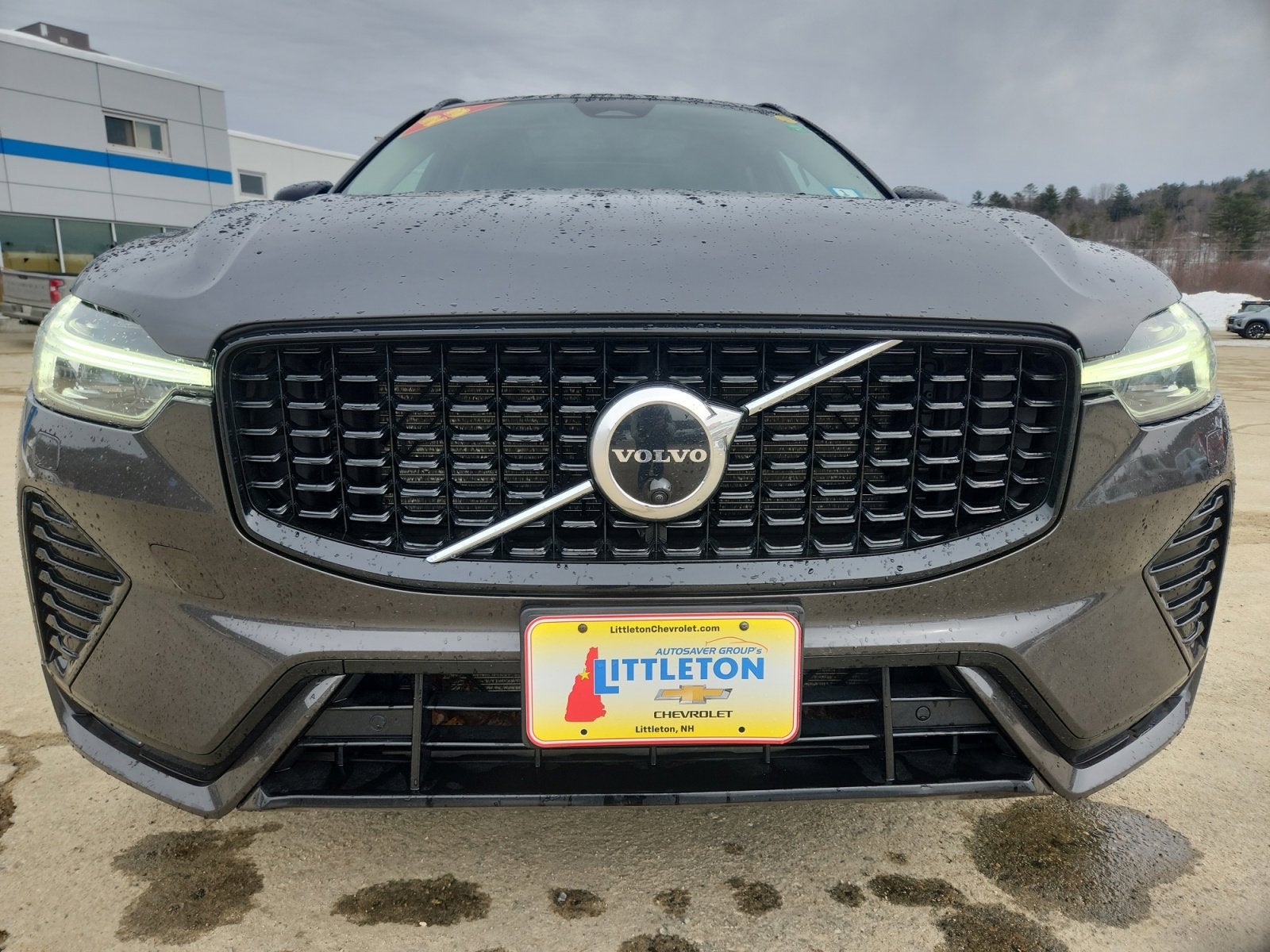 2023 Volvo XC60 Plus Dark Theme