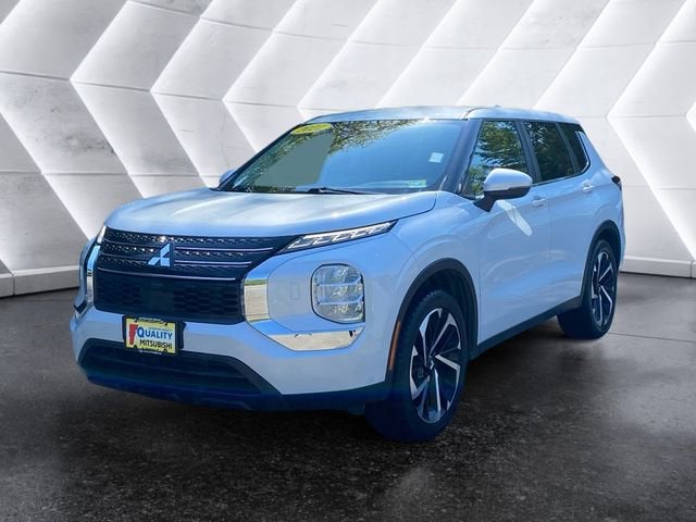 Used 2022 Mitsubishi Outlander ES with VIN JA4J4TA89NZ041206 for sale in Saint Johnsbury, VT