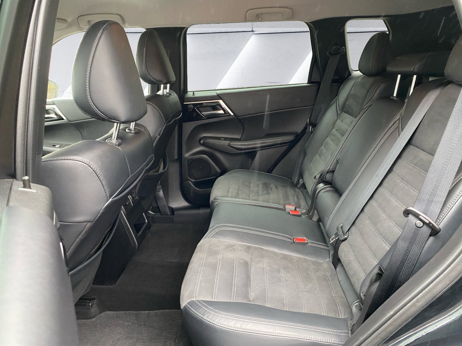 2022 Mitsubishi Outlander Base