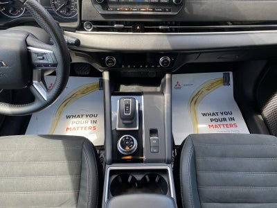 2022 Mitsubishi Outlander Base