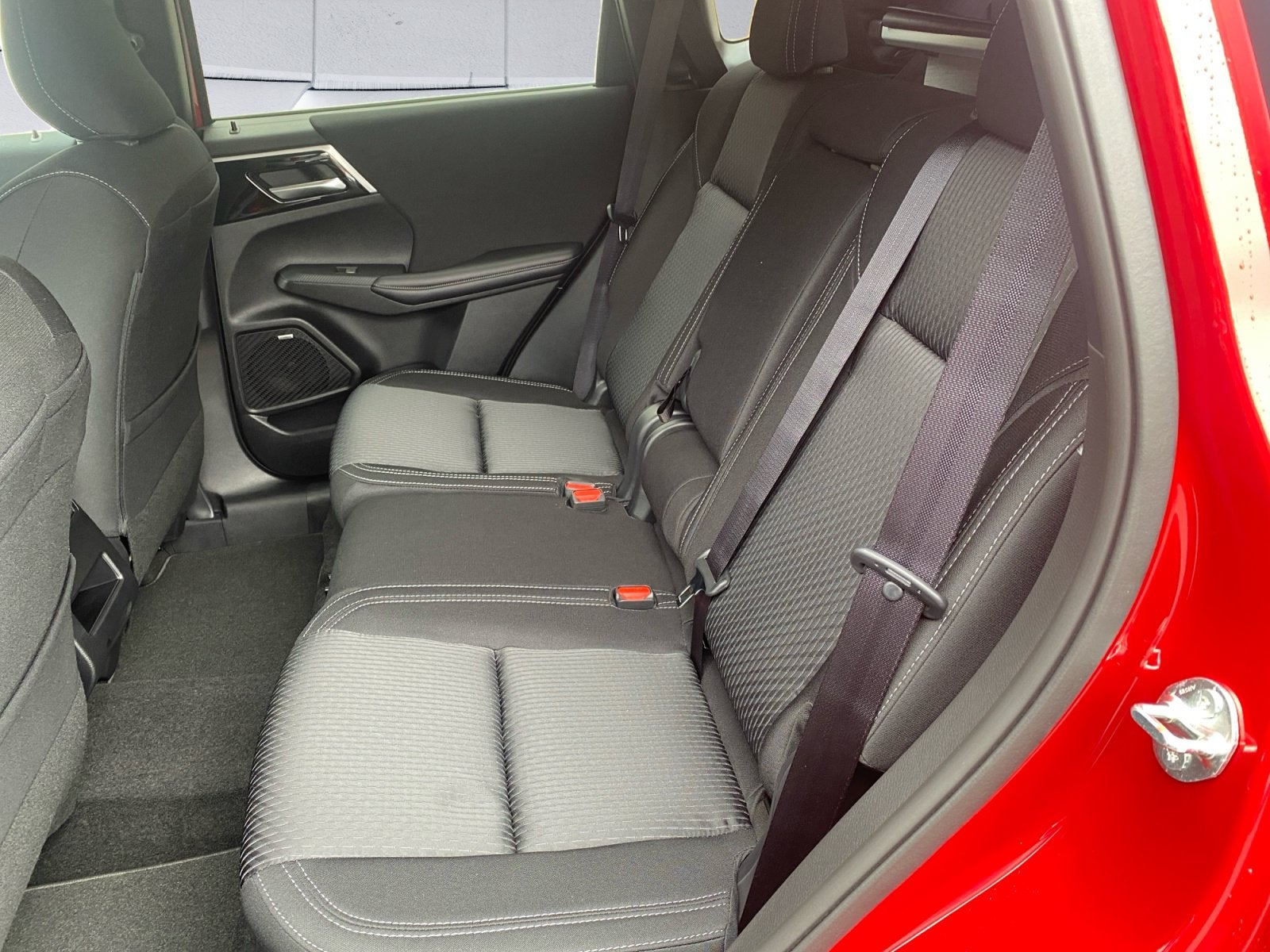 2027 Mitsubishi Outlander ES