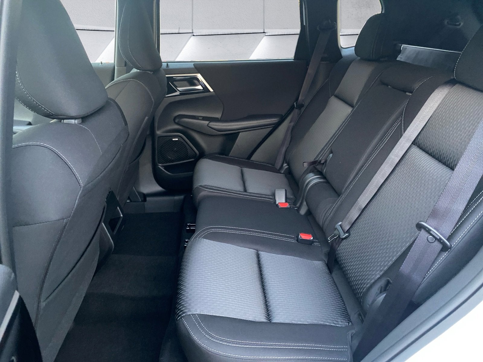 2026 Mitsubishi Outlander ES