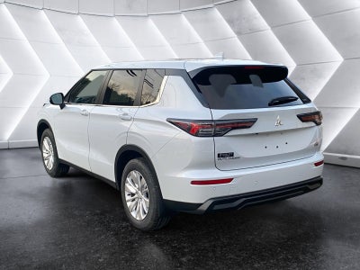 2026 Mitsubishi Outlander ES