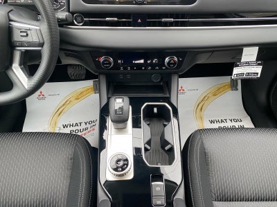 2026 Mitsubishi Outlander ES