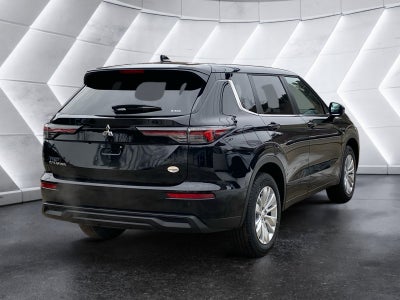 2026 Mitsubishi Outlander ES