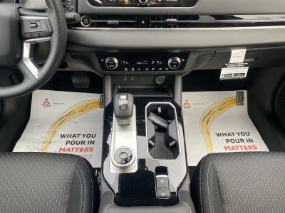 2026 Mitsubishi Outlander ES