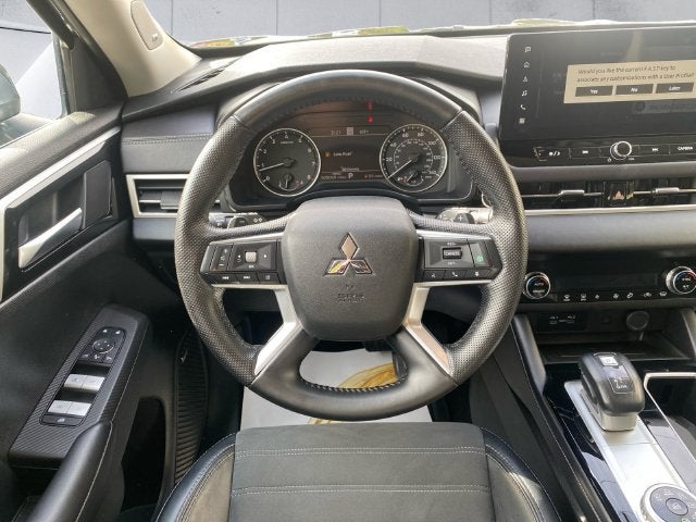 2025 Mitsubishi Outlander Base