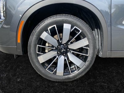 2025 Mitsubishi Outlander Base