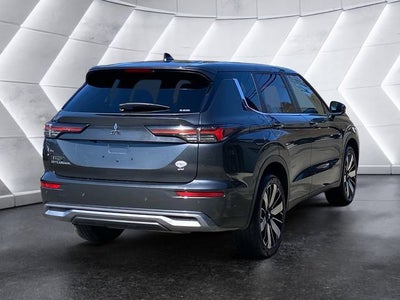 2025 Mitsubishi Outlander Base