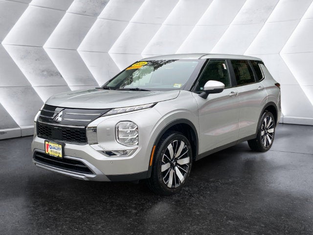 2025 Mitsubishi Outlander SE 7 Passenger