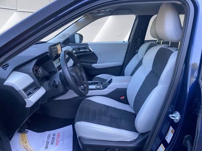 2025 Mitsubishi Outlander Base