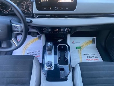 2025 Mitsubishi Outlander Base