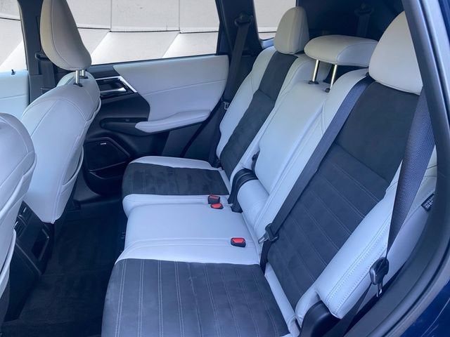 2025 Mitsubishi Outlander Base