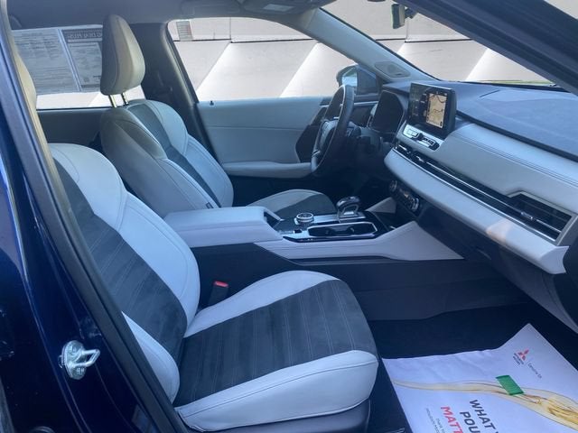 2025 Mitsubishi Outlander Base