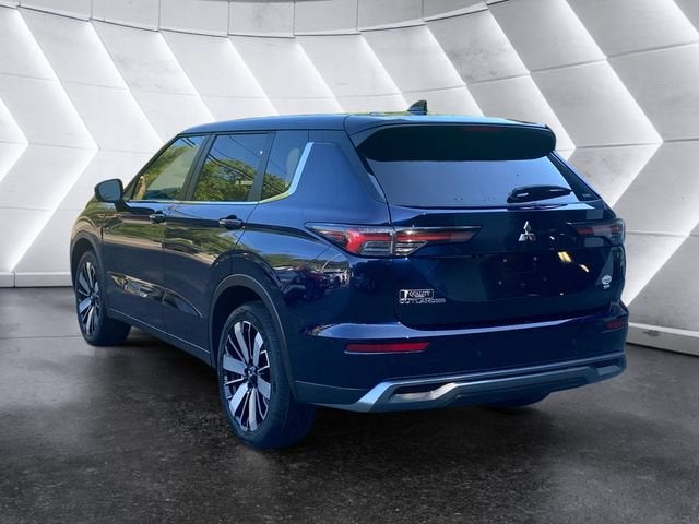 2025 Mitsubishi Outlander Base