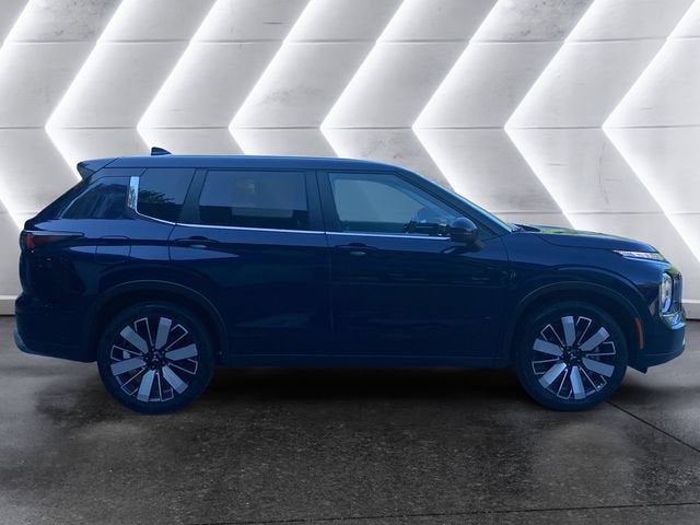 2025 Mitsubishi Outlander Base