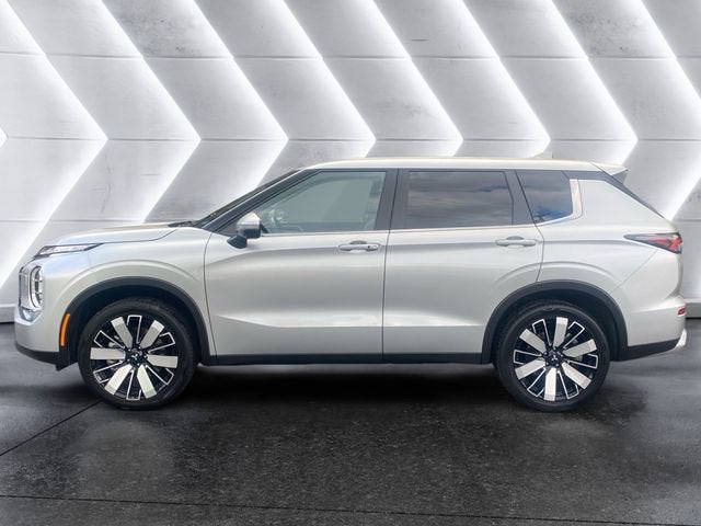 2025 Mitsubishi Outlander Base