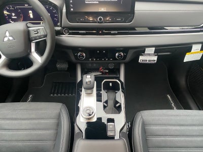2027 Mitsubishi Outlander SE