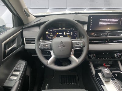 2027 Mitsubishi Outlander SE