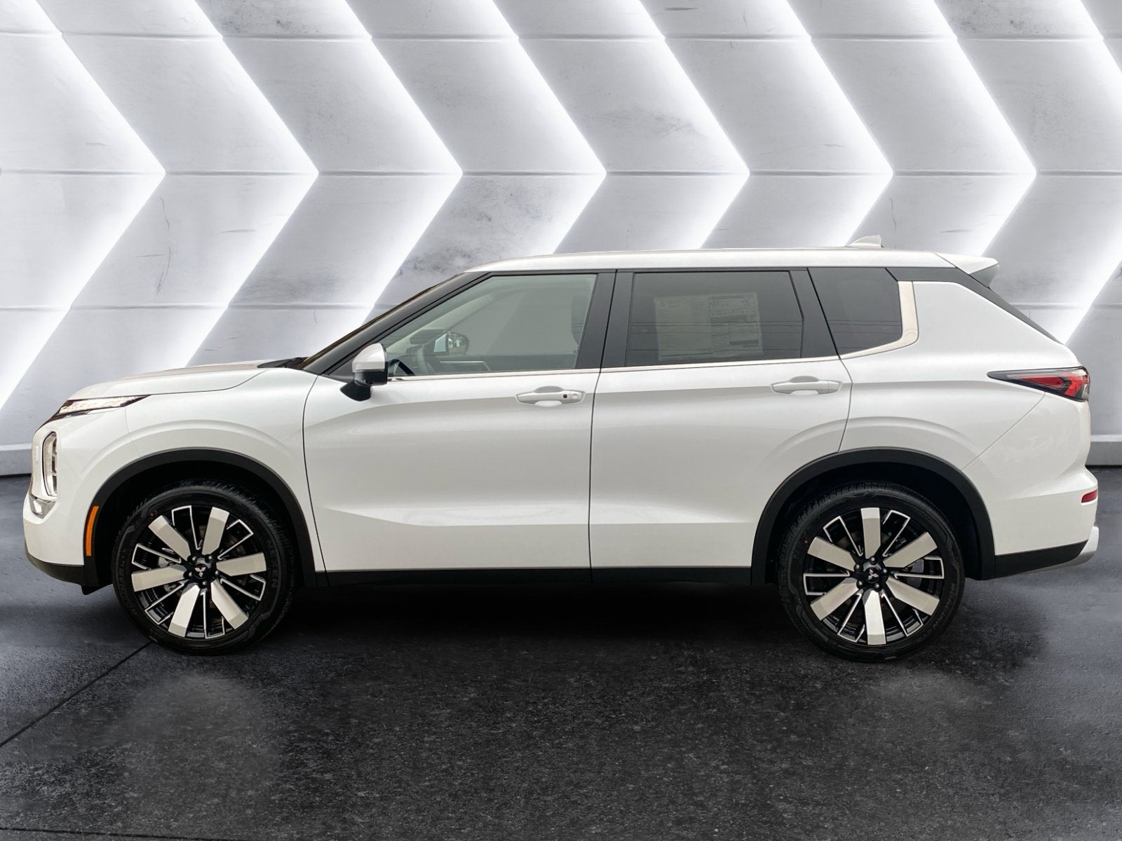 2027 Mitsubishi Outlander SE