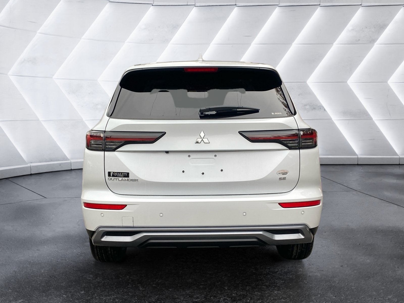 2027 Mitsubishi Outlander SE