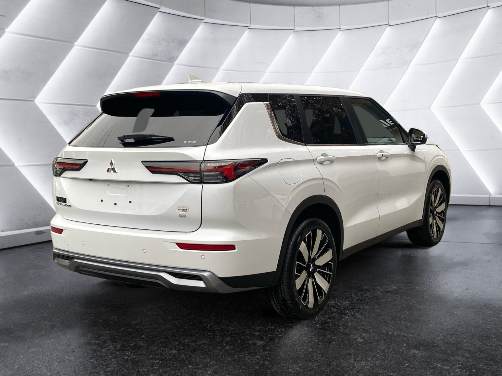 2027 Mitsubishi Outlander SE
