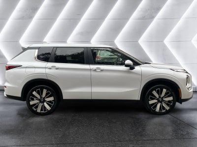 2027 Mitsubishi Outlander SE