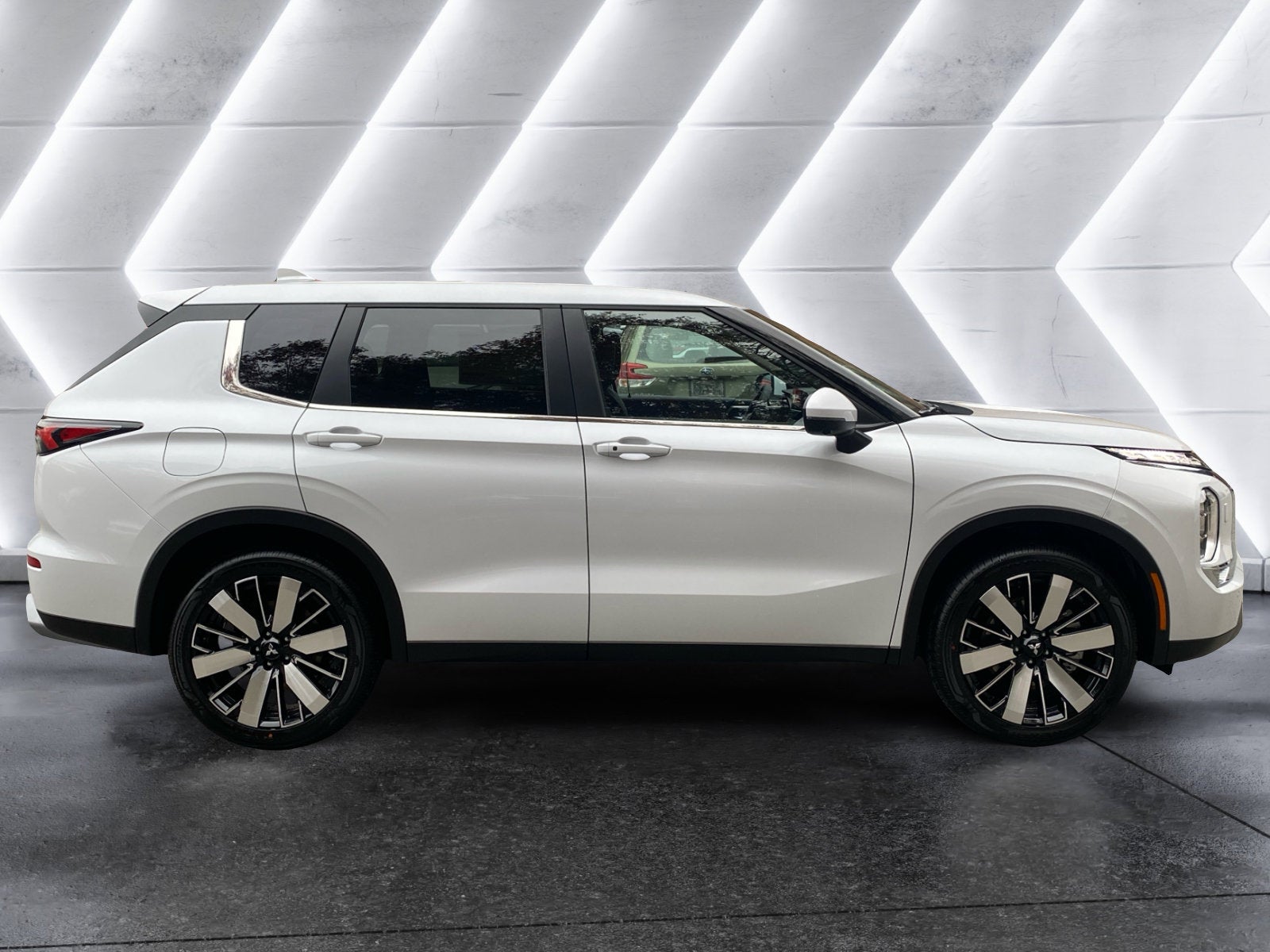 2027 Mitsubishi Outlander SE