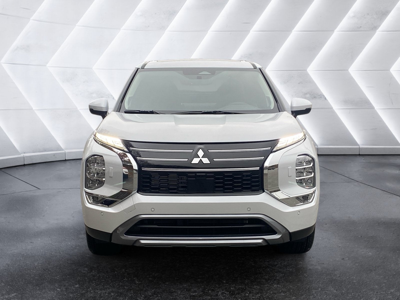 2027 Mitsubishi Outlander SE