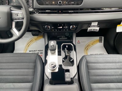 2026 Mitsubishi Outlander SE