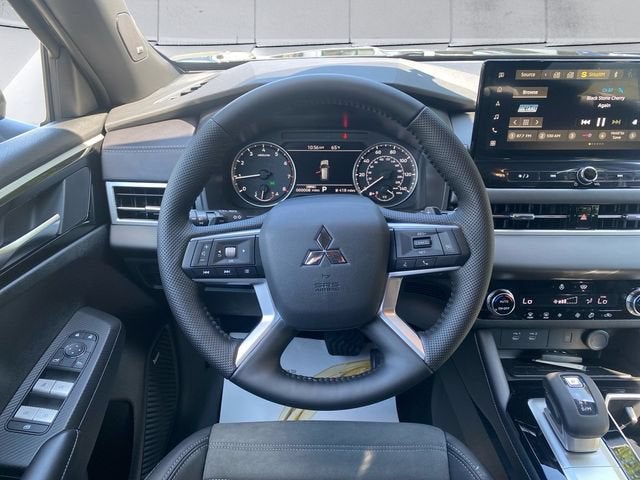 2026 Mitsubishi Outlander LE