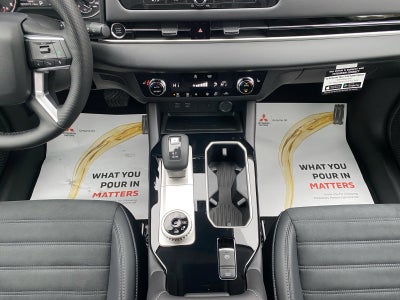 2026 Mitsubishi Outlander SE