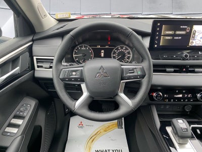 2026 Mitsubishi Outlander SE
