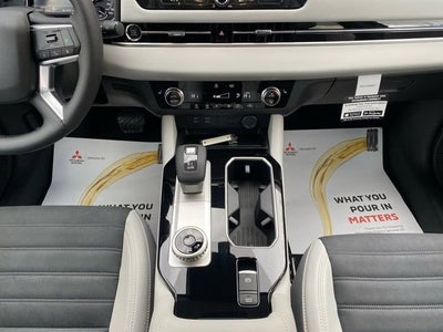 2026 Mitsubishi Outlander SE