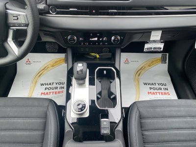 2026 Mitsubishi Outlander SE