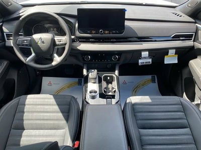 2026 Mitsubishi Outlander LE