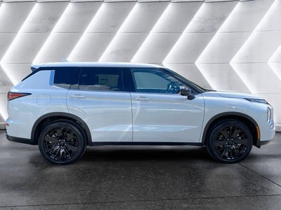 2026 Mitsubishi Outlander LE