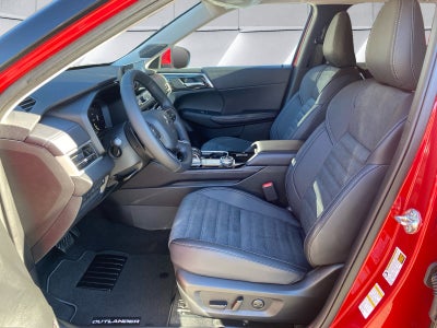 2027 Mitsubishi Outlander SE