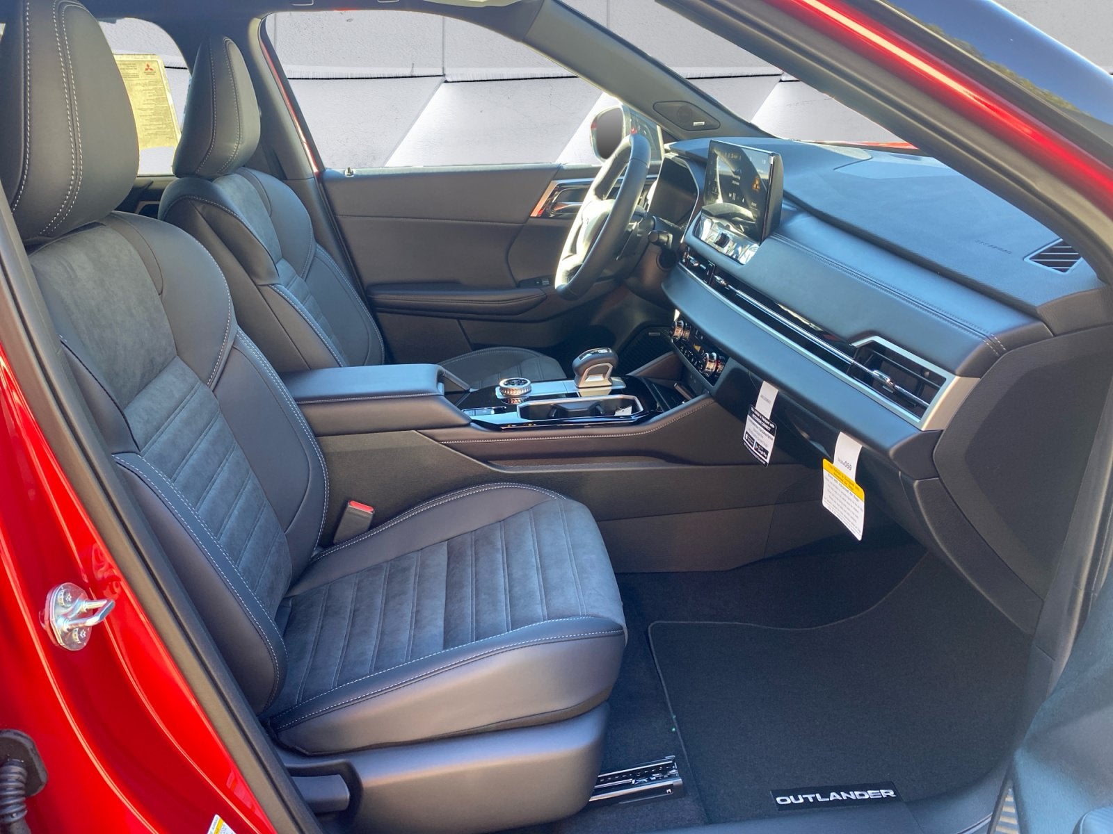 2027 Mitsubishi Outlander LE