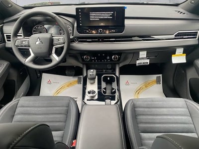 2026 Mitsubishi Outlander LE