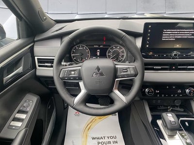 2026 Mitsubishi Outlander LE
