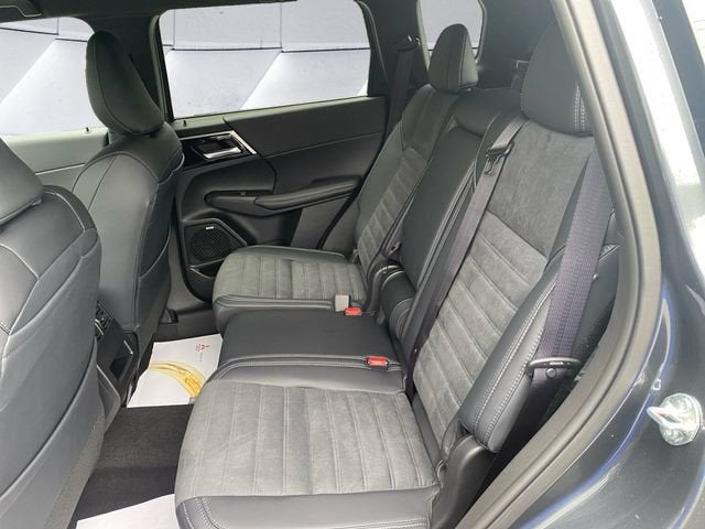 2026 Mitsubishi Outlander LE