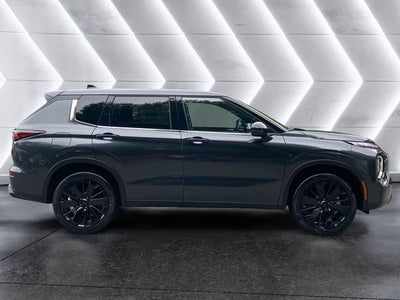 2026 Mitsubishi Outlander LE