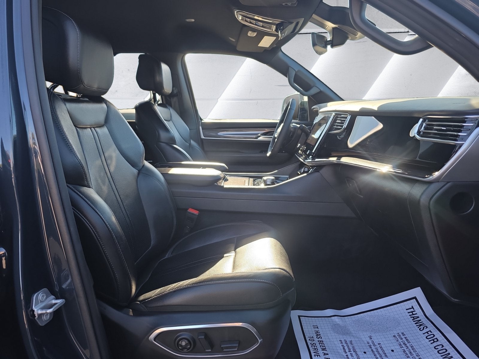 2023 Jeep Wagoneer Base