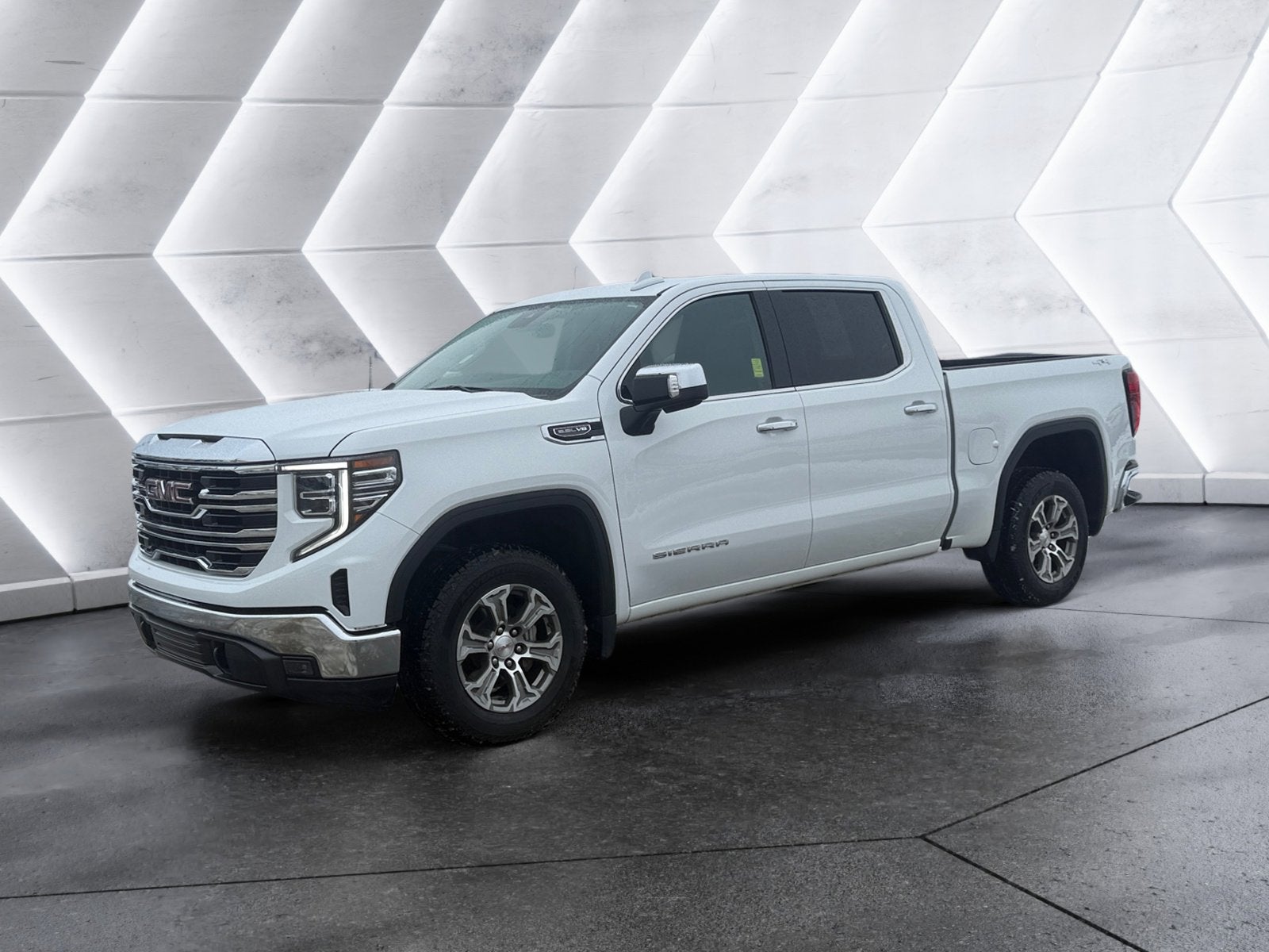 2024 GMC Sierra 1500 SLT