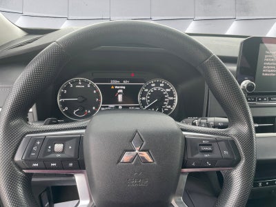 2022 Mitsubishi Outlander ES